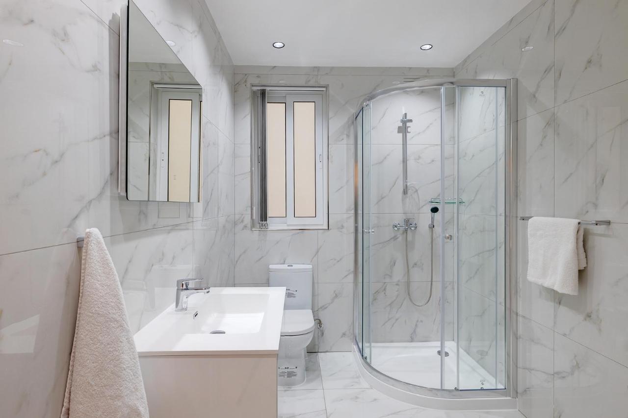 Cosy Apartment Steps To St George'S Bay سانت جوليان المظهر الخارجي الصورة