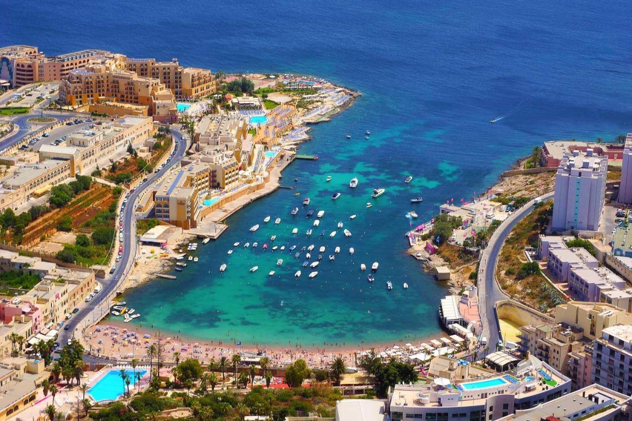 Cosy Apartment Steps To St George'S Bay سانت جوليان المظهر الخارجي الصورة