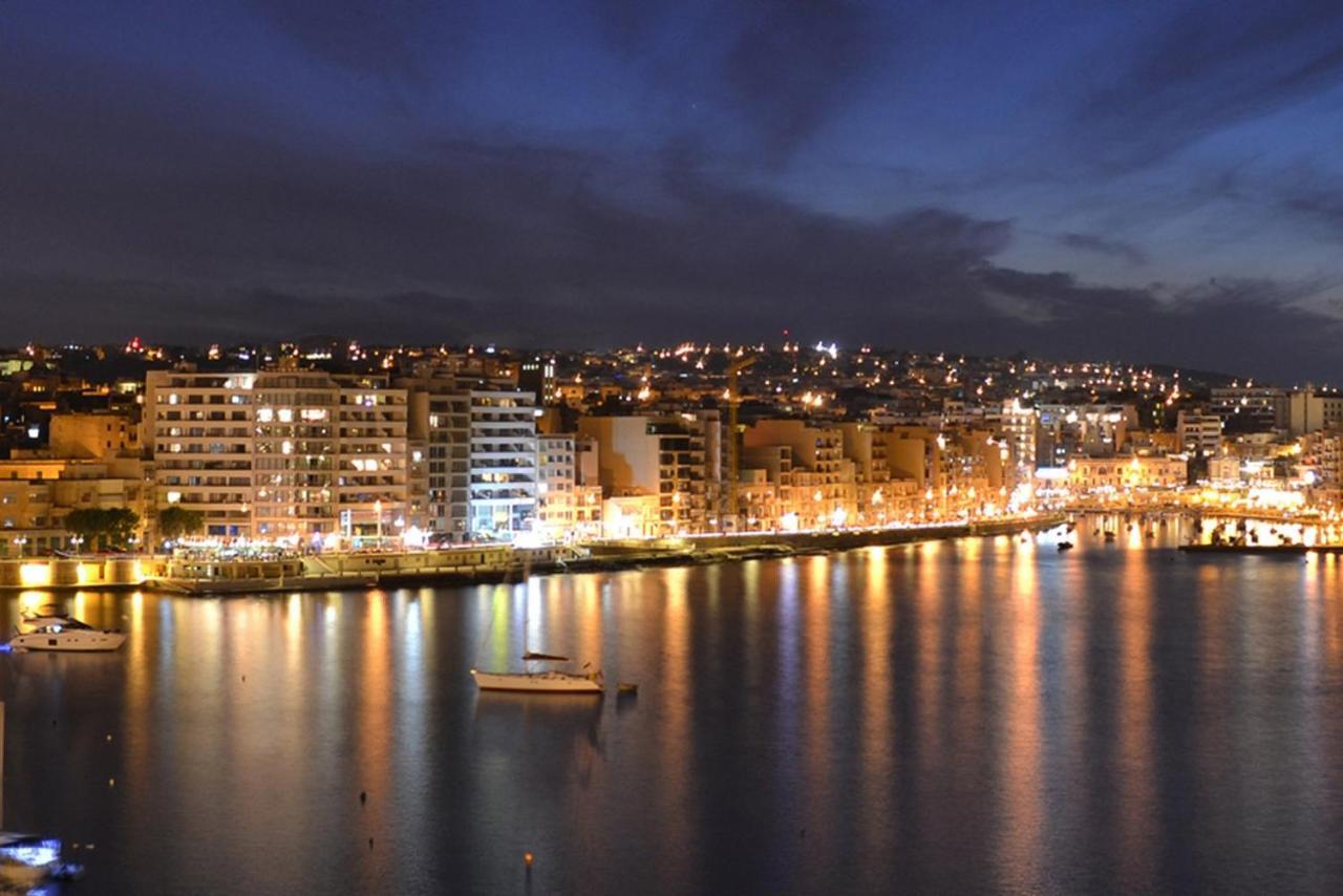 Cosy Apartment Steps To St George'S Bay سانت جوليان المظهر الخارجي الصورة