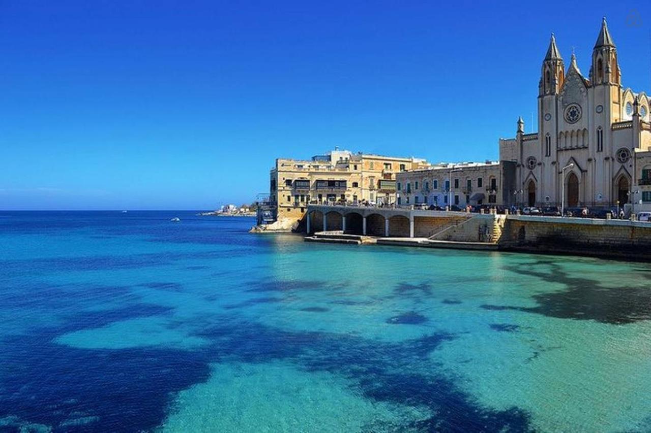 Cosy Apartment Steps To St George'S Bay سانت جوليان المظهر الخارجي الصورة