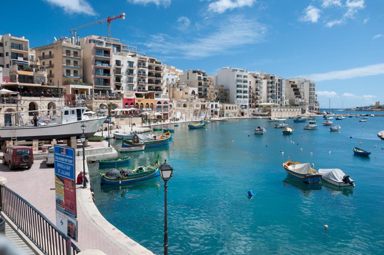Cosy Apartment Steps To St George'S Bay سانت جوليان المظهر الخارجي الصورة