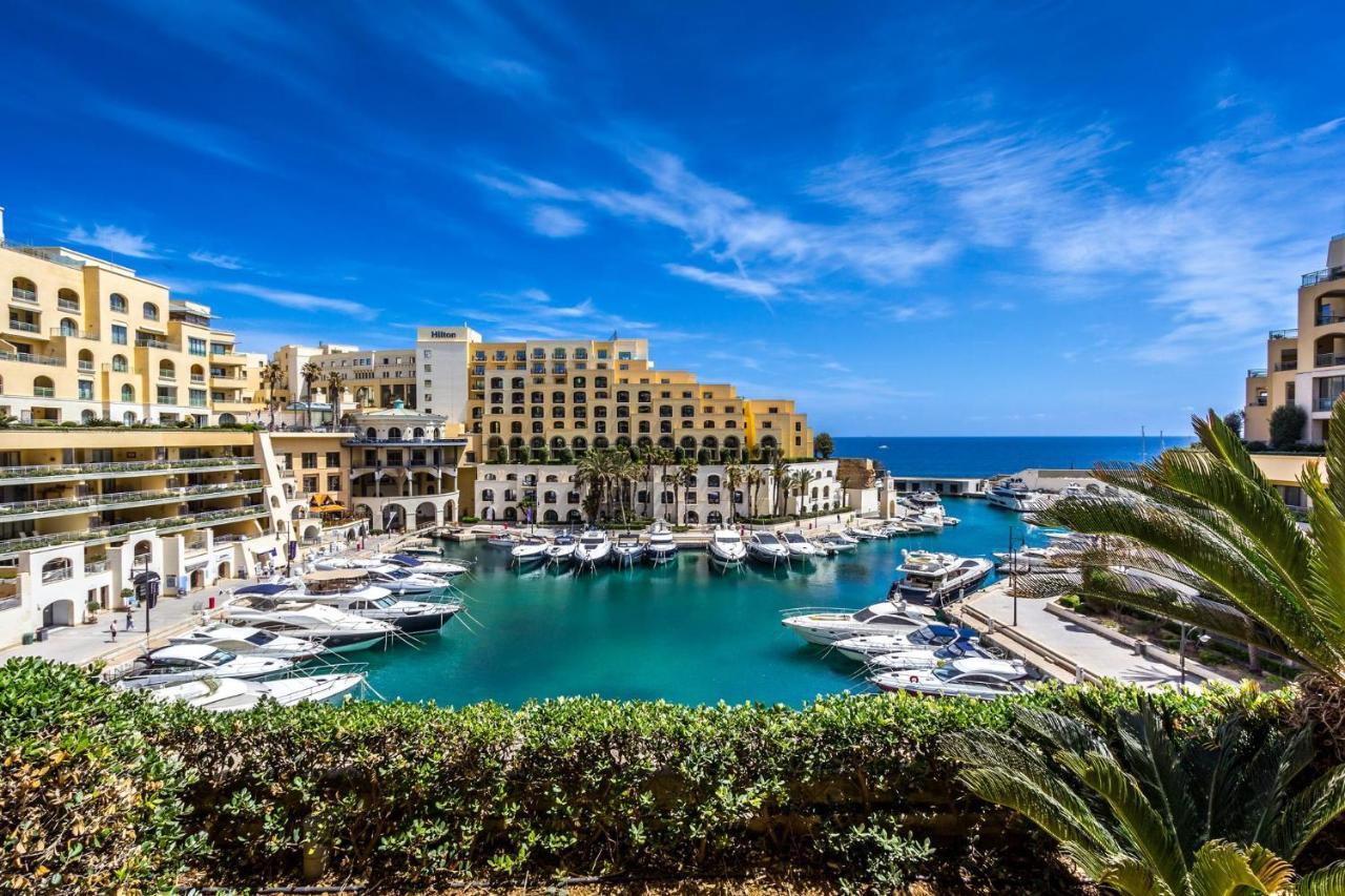 Cosy Apartment Steps To St George'S Bay سانت جوليان المظهر الخارجي الصورة