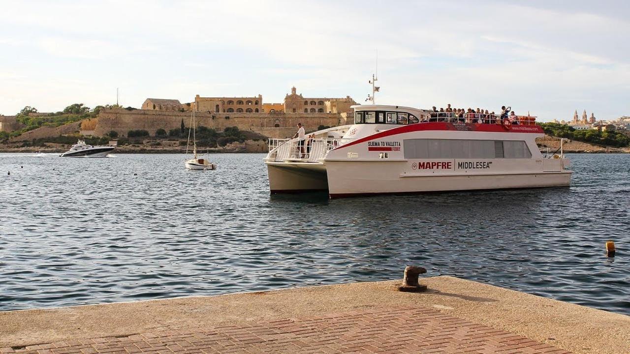 Cosy Apartment Steps To St George'S Bay سانت جوليان المظهر الخارجي الصورة
