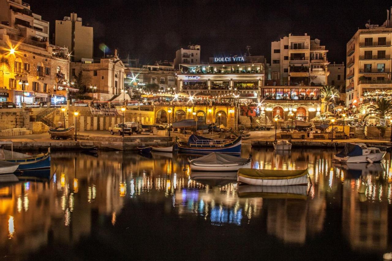 Cosy Apartment Steps To St George'S Bay سانت جوليان المظهر الخارجي الصورة